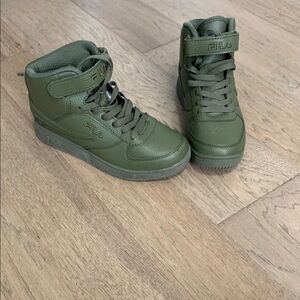 NWOT FILA Kids Green High-Top Sneakers Size 5.5